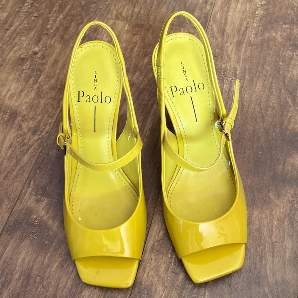 Linea Paolo, size 5 medium, mustard yellow